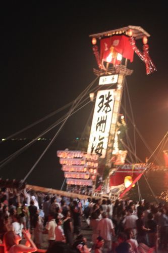 みさきのゑHAPPYになるブログ-海に上がるキリコ